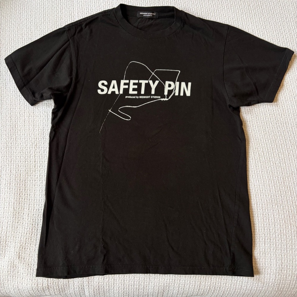 Midnight Studios Julia Gorton Black Safety Pin Graphic T-Shirt Size Small